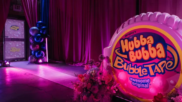 CNC-gefrästes Messeobjekt nach professioneller Oberflächenveredelung