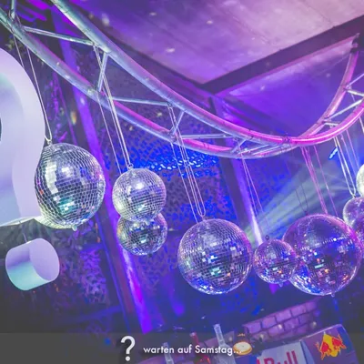 3D-Fragezeichen aus EPS-Hartschaum mit Oberflächenbeschichtung für Event