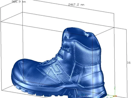 3D-CAD-Modell eines Sicherheitsschuhs mit Bemaßung für CNC-Fräsung